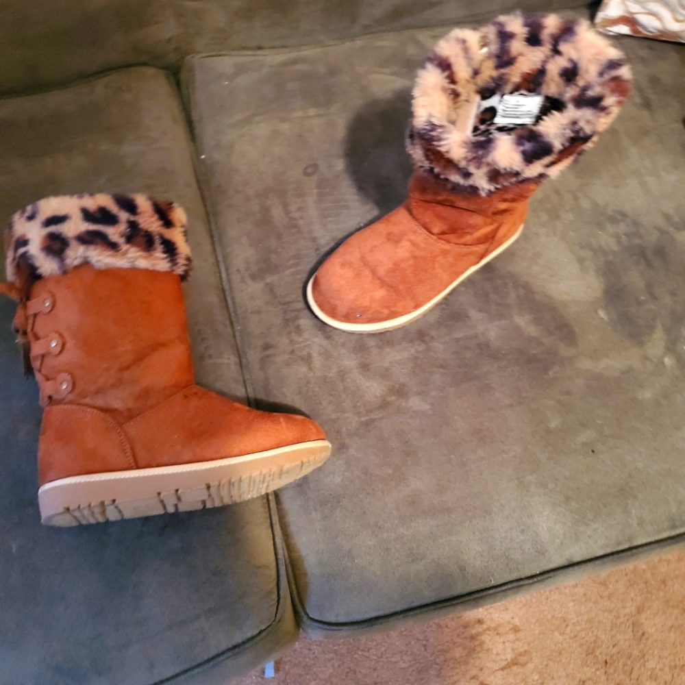 Cute leopard boots
